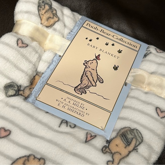 Classic Winnie the Pooh Baby Blanket - Picture 2 of 6